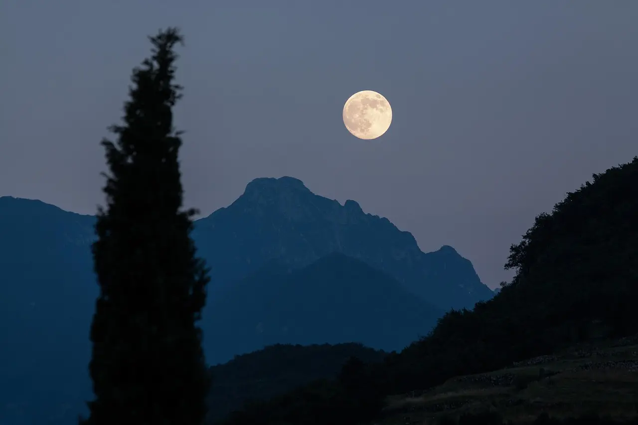 Embrace Your Inner Fire: Navigating the Full Moon in Aries (October 2025)