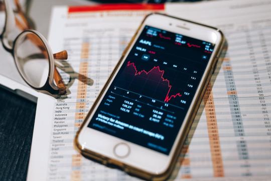 Gen Z Trusts AI to Invest Even as AI Stock Hype Cools