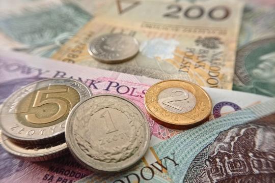 Canadian Dollar Hits Eight-Week Low as Tariff Fears Rattle Markets