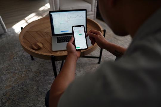 Gen Z Investment Shift: Healthcare Ties Tech, AI Hype Cools