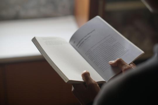 The Gen Z Reading Crisis Starts With Phones, Not Students