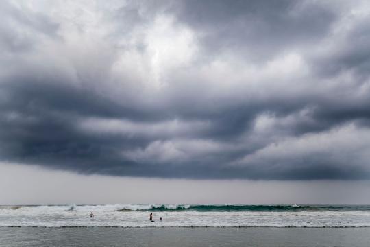Hurricane Simon Mexico: Offshore Storm Still Dangerous