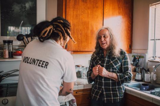 Volunteering May Slow Memory Loss in Alzheimer's Risk Group