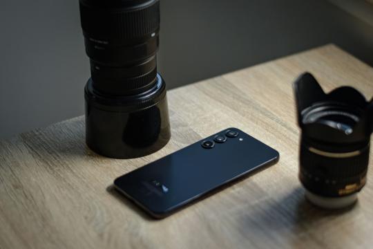 OPPO Hasselblad camera flagship puts three giant sensors on board
