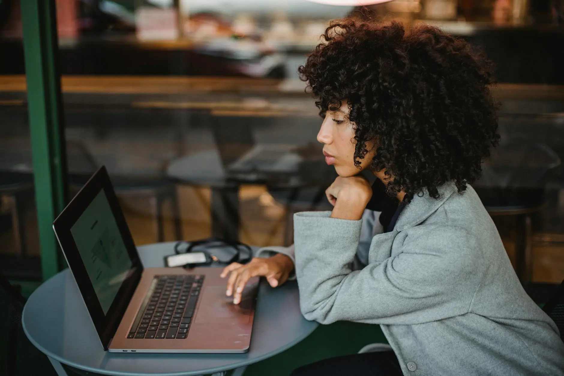 Gen Z Side Hustles 2026: Top Gigs Paying $1K+ Monthly