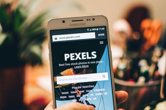 These Phone Battery Hacks Actually Keep You Off the Charger