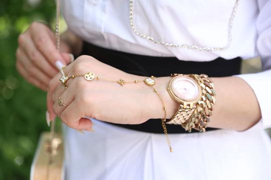 Grandma Watches: Why Gen Z Wants a Tiny Watch, Not a Smartwatch