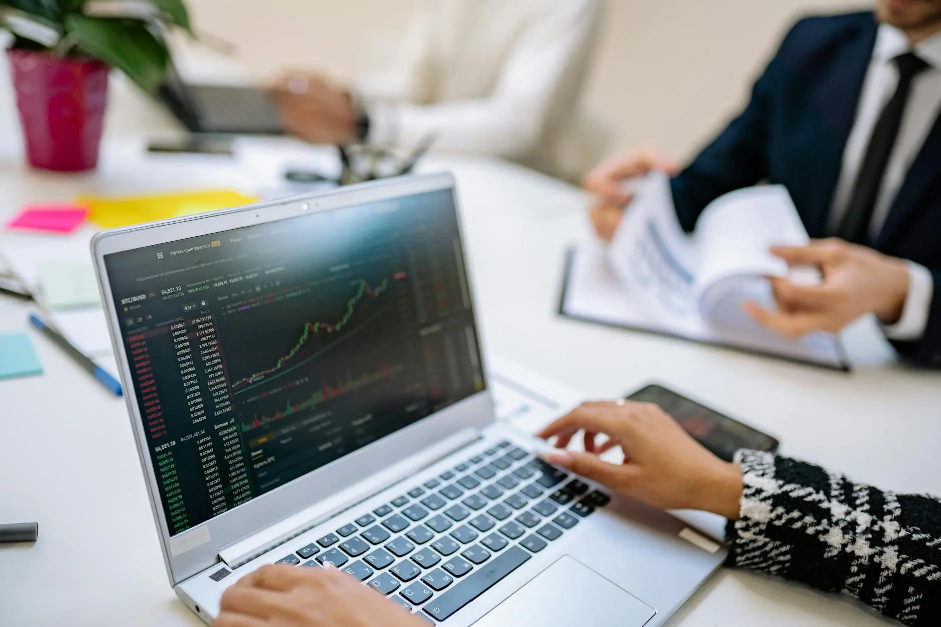 Crypto.com Layoffs AI: 12% Workforce Cut for Tech Pivot