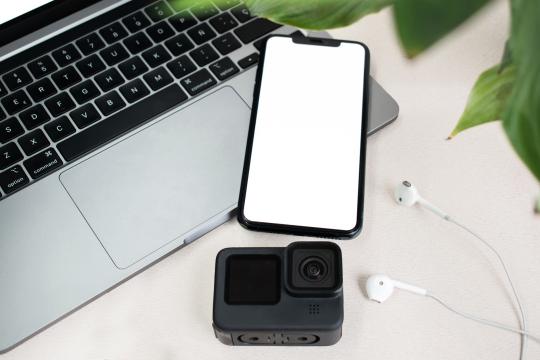 iPhone Duo Sellout Proves Apple's Foldable Gamble Paid Off