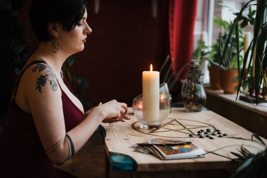 Gen Z Is Paying Witches for Love Spells Instead of Swiping