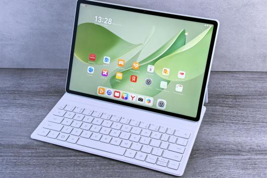 Apple Vision Pro 2 Leaks Reveal Lighter Design and Lower Price