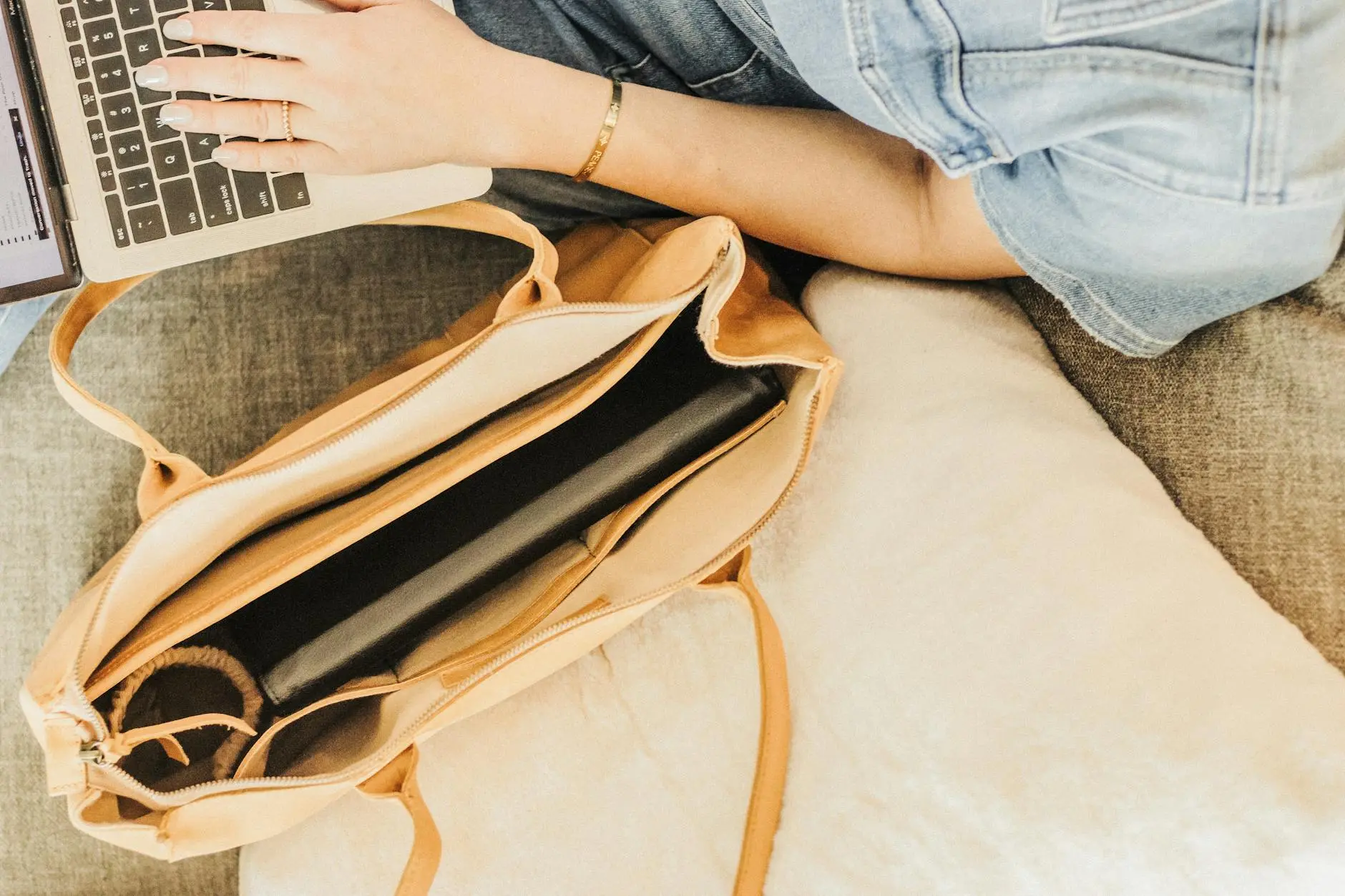 Gen Z Analog Bags: The Viral Screen Time Fix