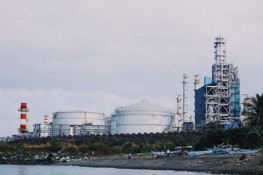 Ineos Halts Three Hull Plants as Gas Prices Soar