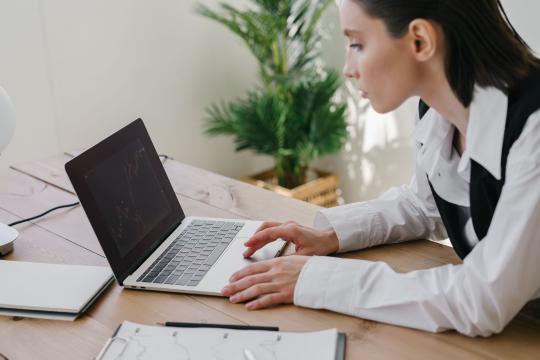 Gen Z Puts Investing Over Homeownership, Survey Finds