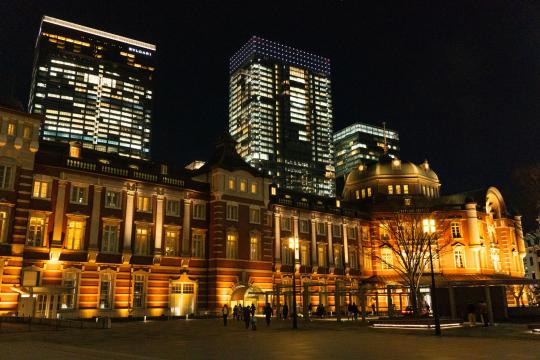 Takaichi Makeup Comments Spark Japan Gender Role Debate