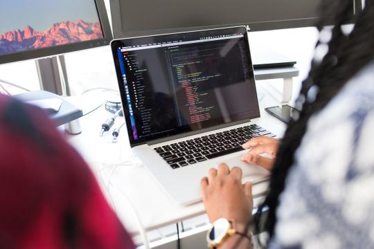 Anthropic's AI Agents Outwork Staff as Junior Hiring Falls to Nine