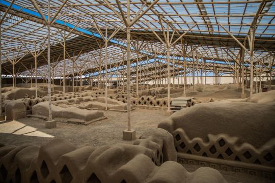 600-Year-Sealed Chimú Tomb Holds 38 Elite Burials in Chan Chan