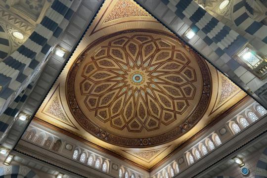 Saudi Arabia Lifts Alcohol Ban for Wealthy Foreigners Only