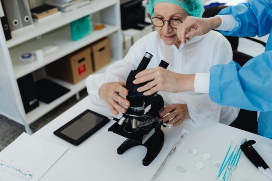 Quantum Battery Breakthrough Could Charge EVs in Minutes