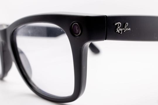 AI Wearables Privacy Fight Puts Wearers at Legal Risk