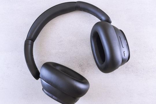 Sennheiser's MOMENTUM 5 Headphones Have User-Replaceable Batteries