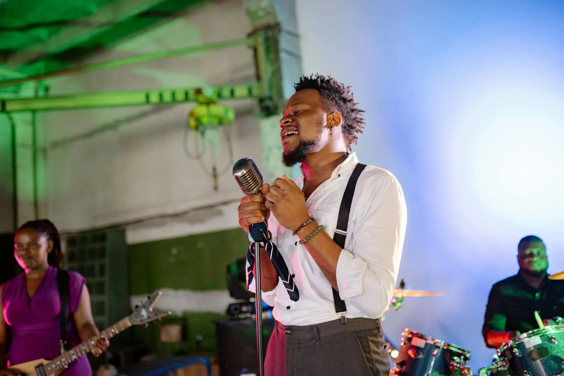 Zendaya Wedding Crash: Vegas Chapel Fuels Tom Holland Rumors