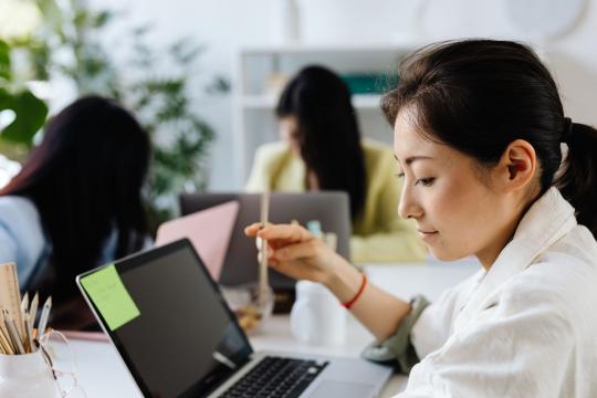 Gen Z Job Hopping Is Now a Career Strategy, Not Disloyalty