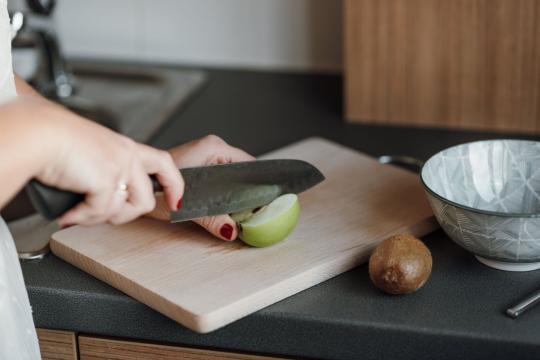 Apple HomeView Puts a Smarter Siri on the Kitchen Counter