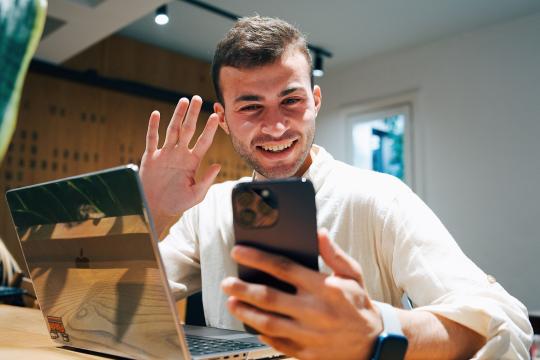 Hybrid Workers Outperform Office Staff, 82 Studies Find