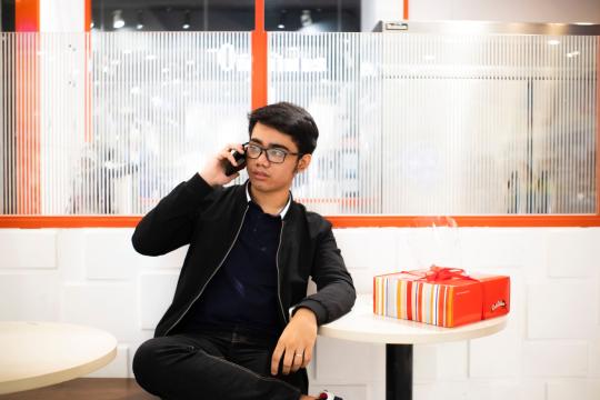 Dating App Anxiety May Drop When Men Mix Platforms