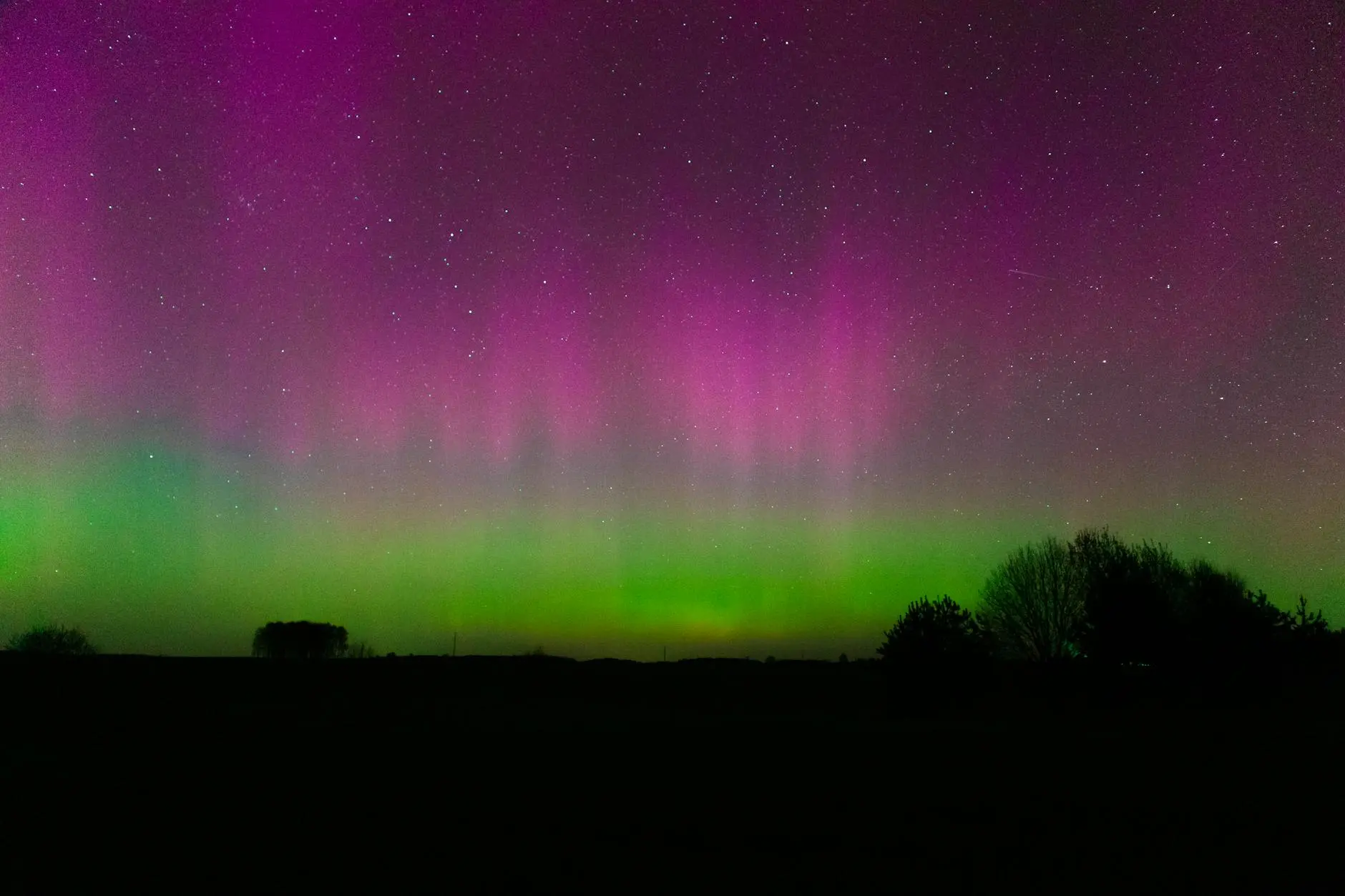 Northern Lights Just Lit Up 16 States Tonight: Where to See the Aurora