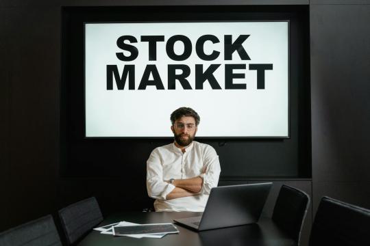 Should Gen Z Buy the Dip? What Experts Say About Market Chaos