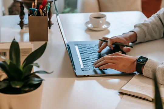 AI Side Hustlers Report Nearly Double the Monthly Income