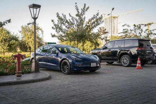 Tesla Optimus Humanoid Robot Sales Timeline Revealed for 2027