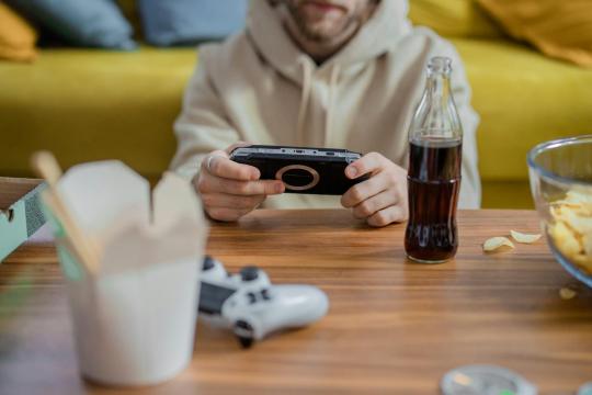 Evercade Nexus Handheld Launches With Banjo-Kazooie for $200