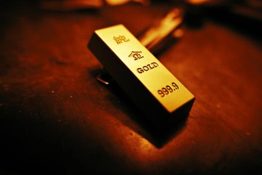 Gold Hits a New Record as Investors Flee to Safety