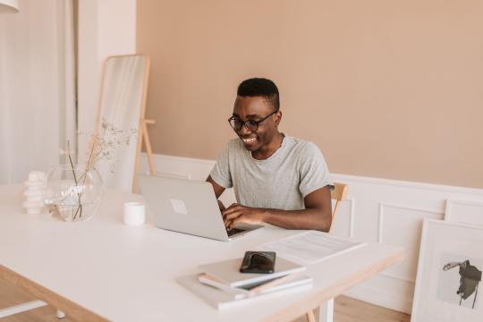 Gen Z Side Hustle Boom: Half of Young Owners Work Full-Time