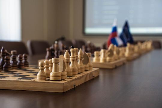 Van Hollen Urges Trump to Negotiate AI Guardrails With Xi