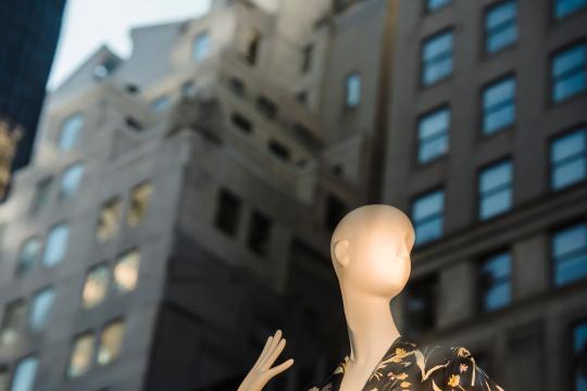 Surrealist Fashion Takes Over 2026: Inside the Dalí Boom