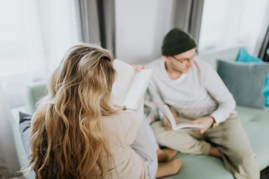 Gen Z Book Clubs Turned Into Silent Parties and Bar Crawls