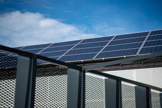 Australia Renewable Energy Record: Grid Hits 80% Solar-Wind Mark