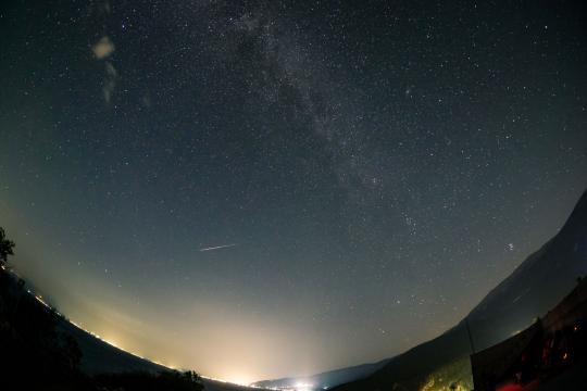 A Rare Carinid Meteor Outburst Just Lit Up October's Sky