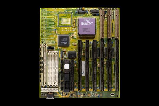 Google Willow Quantum Chip Cuts Errors 40x: Bitcoin Risk?