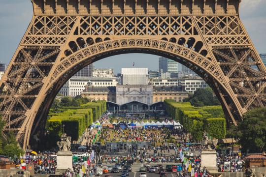 L'Oréal Le Défilé 2026 Returns to the Eiffel Tower