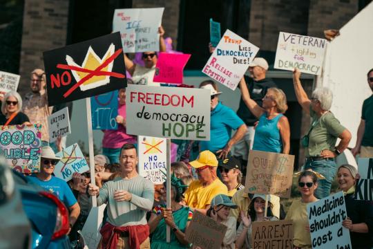 Epstein Files: Lawmakers Accuse DOJ of Inappropriate Redactions