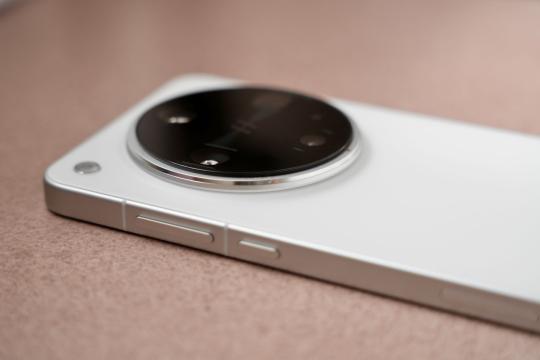 A New Budget Phone Wants to Kill the Flagship Upgrade