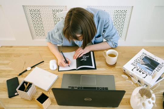 A Writer's Substack Side Hustle Now Pulls In $263K a Year