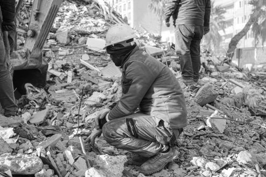 Peshawar School Collapse Kills Dozens of Kids in Pakistan