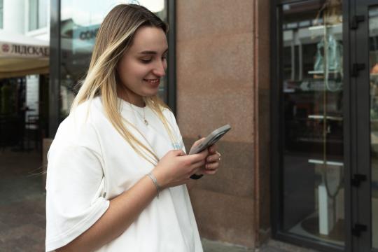 Gen Z Investors Are Shaking Up Portfolios Before the Midterms
